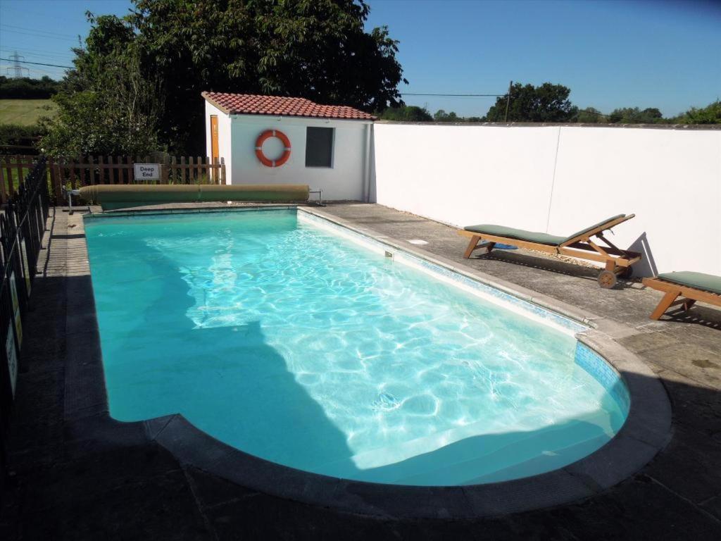Beautiful 2 Bedroom Guest House With Private Pool In Lacock, Wiltshire エクステリア 写真