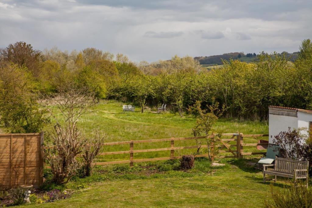 Beautiful 2 Bedroom Guest House With Private Pool In Lacock, Wiltshire エクステリア 写真