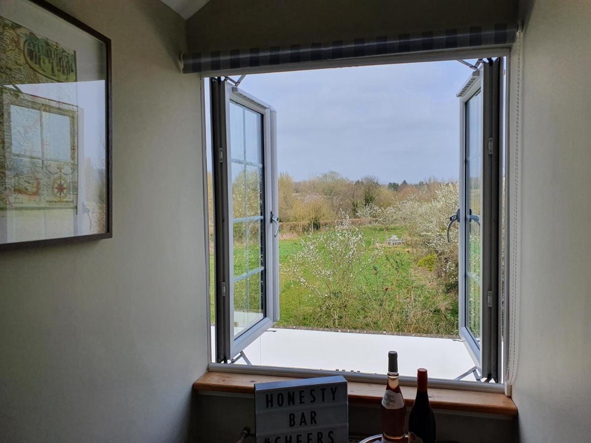 Beautiful 2 Bedroom Guest House With Private Pool In Lacock, Wiltshire エクステリア 写真