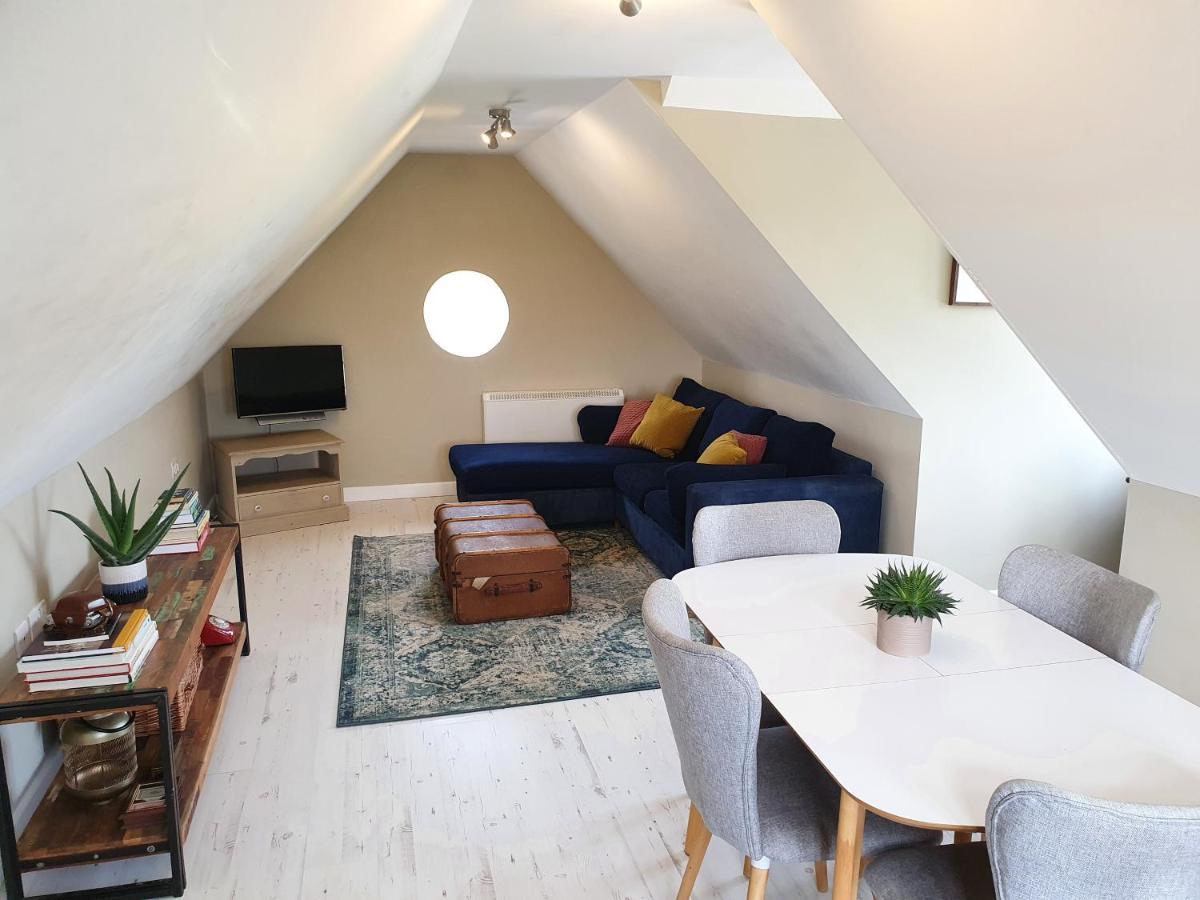 Beautiful 2 Bedroom Guest House With Private Pool In Lacock, Wiltshire エクステリア 写真