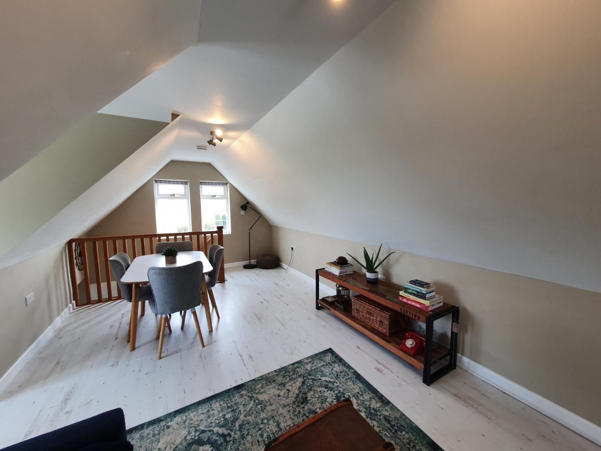 Beautiful 2 Bedroom Guest House With Private Pool In Lacock, Wiltshire エクステリア 写真